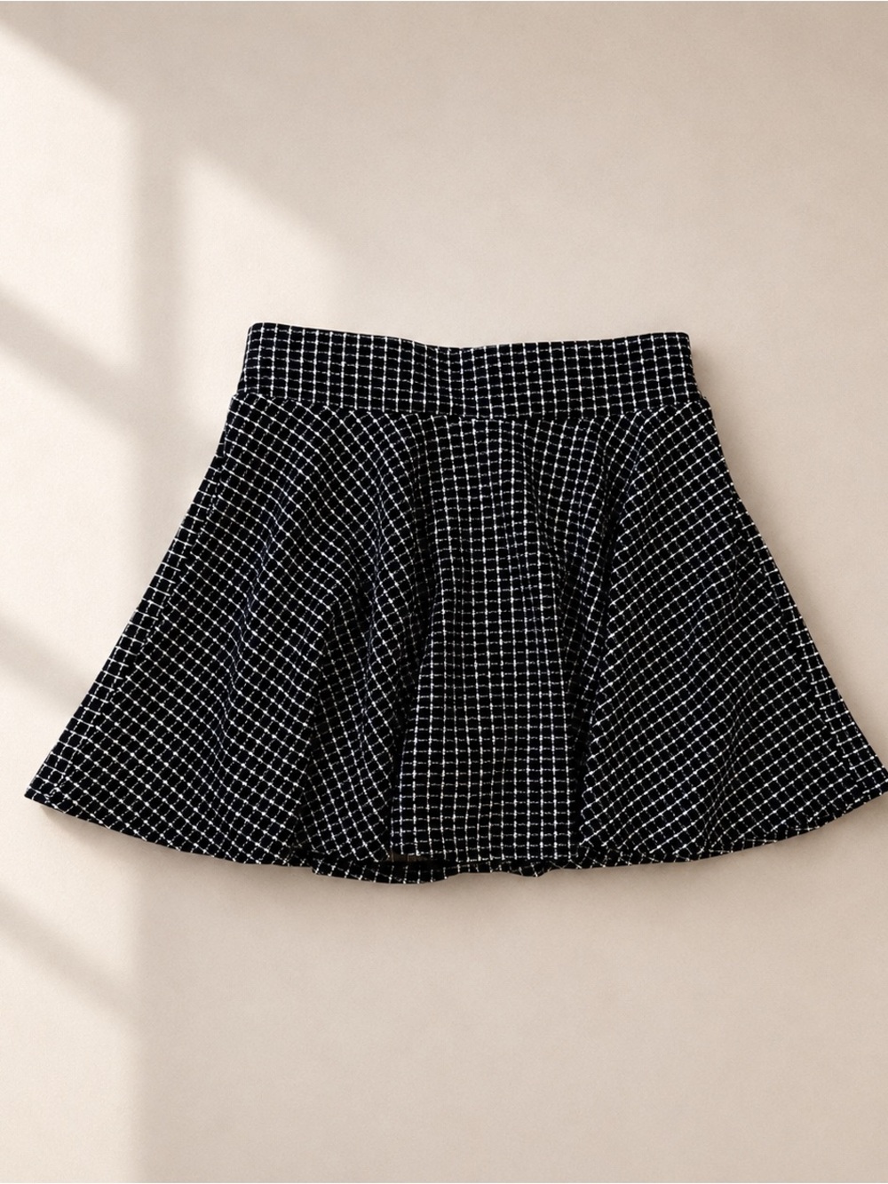 DJT Black Checkered Pleated Mini Skater Skirt Stretchy Womens SZ M NWT